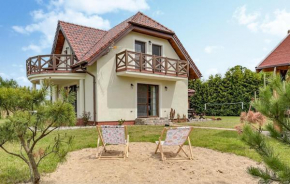 4 Bedroom Beautiful Home In Pierkunowo